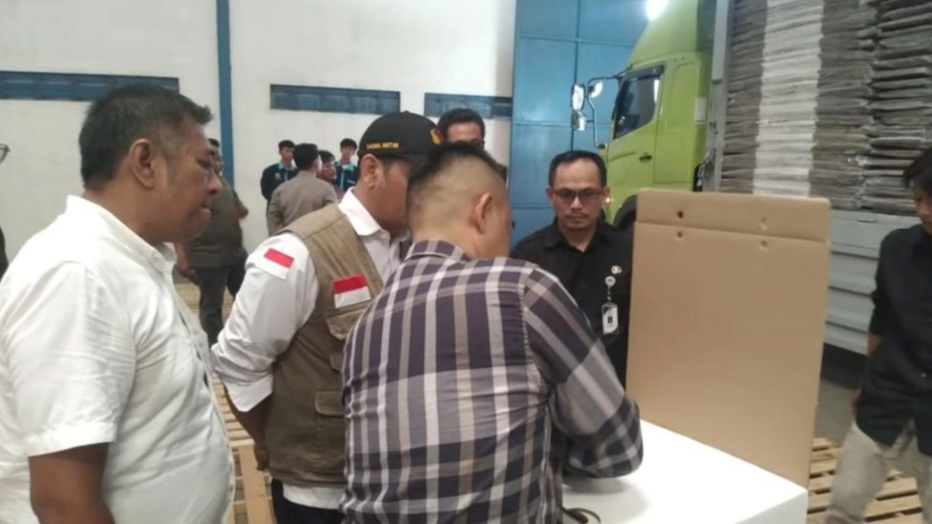 Pengawasan Logistik Kotak Suara