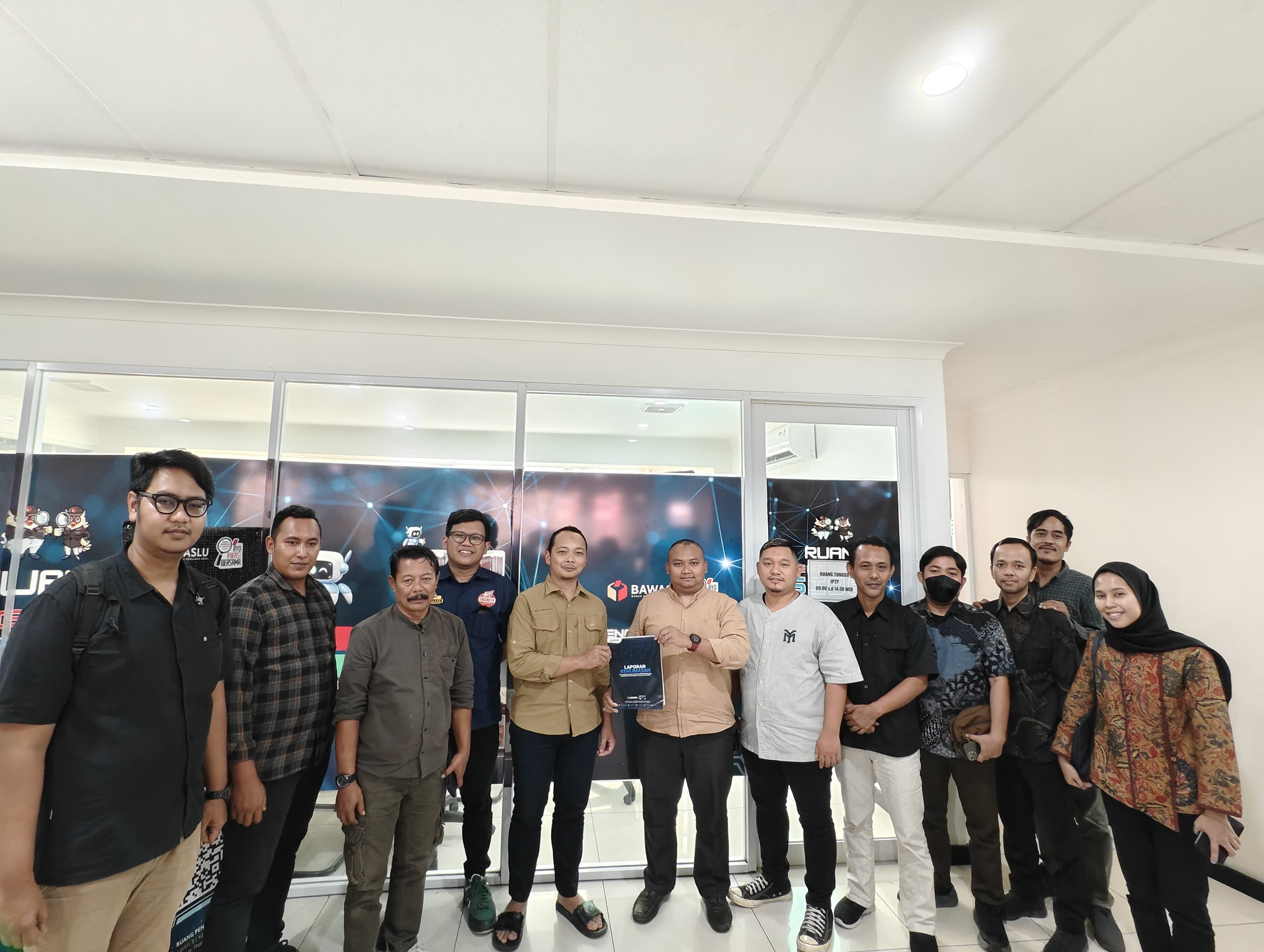 Penyerahan Laporan Kehumasan PSU Pilkada Tahun 2024 di Bawaslu RI